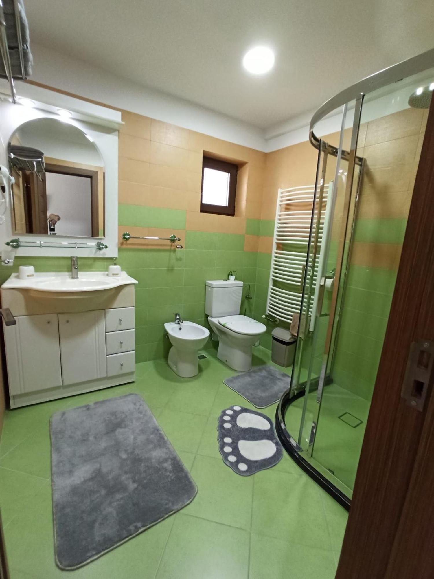 אזוגה Skyline Villa מראה חיצוני תמונה